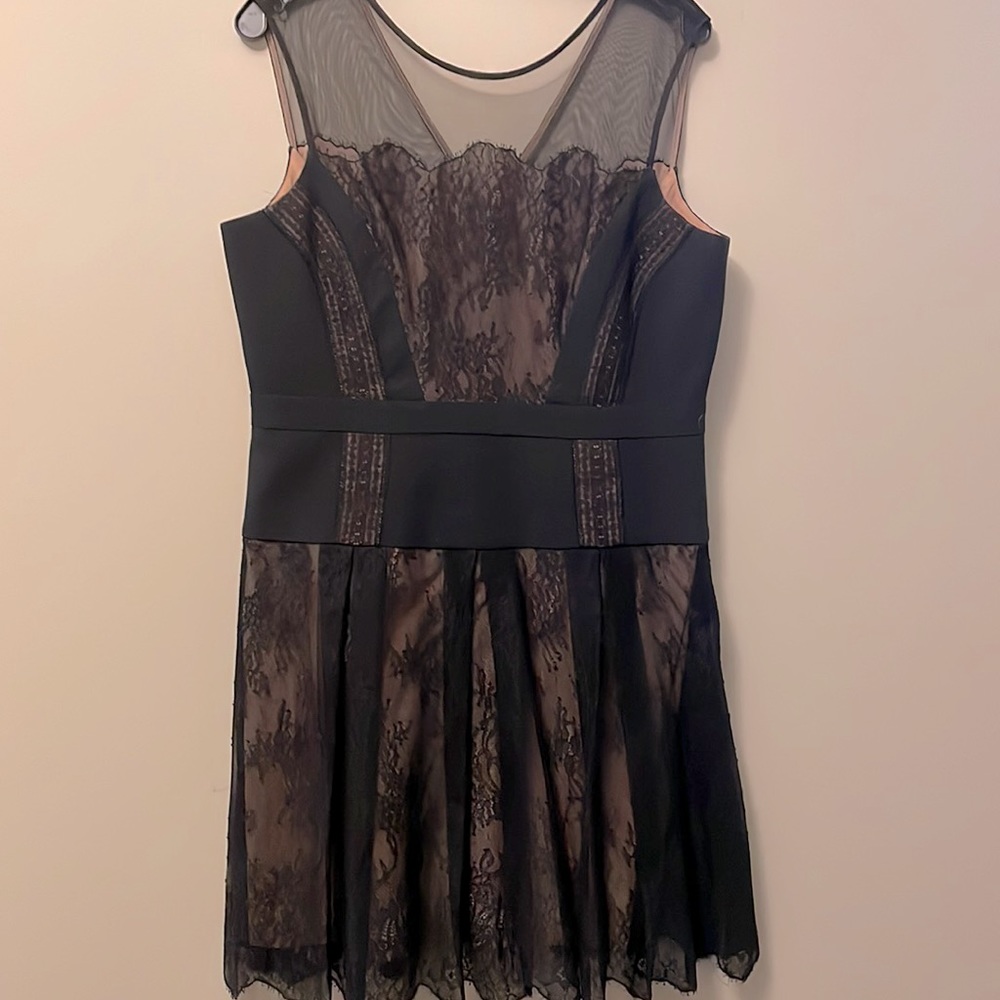 ✨BCBG MaxAzria LBD👗- Size 12